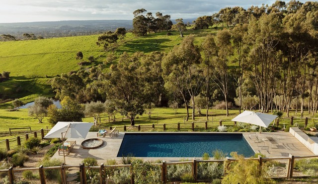 TIMBA: Luxury bush rtreet with pool and spa