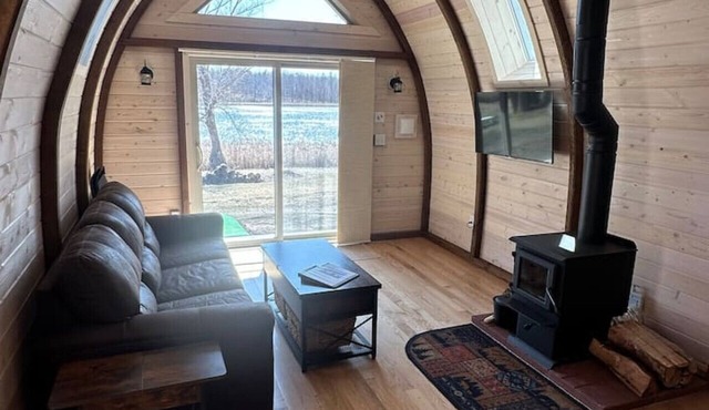 Timber Arch | Unique Lake Gem ~ Yard ~ Kayak/Board