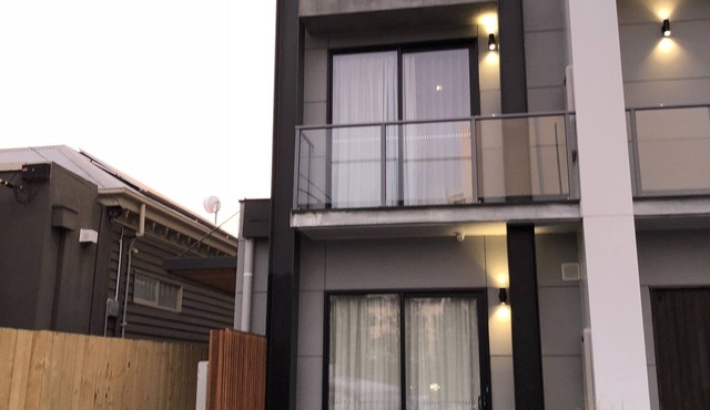 Timber Door Luxury Accommodation Geelong