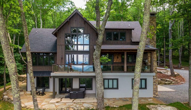 Timber Forge Lodge - Eagles Nest home with views, hot tub, game table, more!