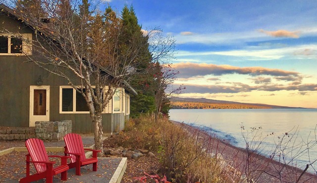 Timber-frame Beach Chalet on Lake Superior between Lutsen and Grand Marais