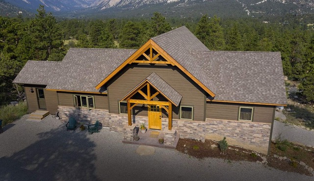 Timber Frame Home with Spectacular View of Chalk Cliffs and Canyon