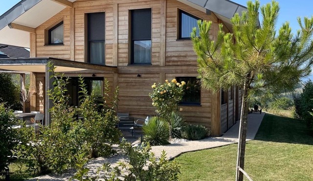 Timber-frame house between Lake Annecy and the Aravis mountains