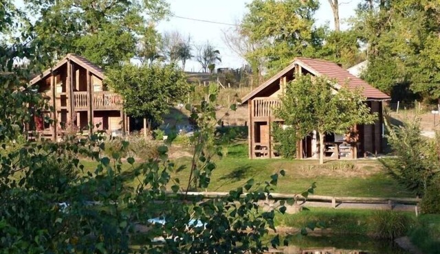 Timber-frame house with pond and swimming pool, Parc Régional Périgord Limousin