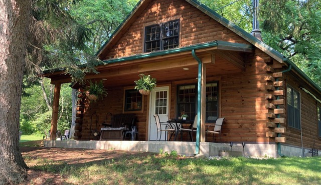 Timber Haven - Serene year-round log home getaway with Wi-Fi, HVAC