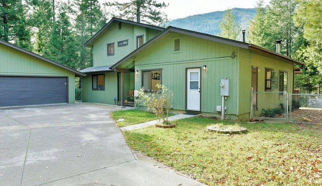 Timber Height's, Classy home in the pines.