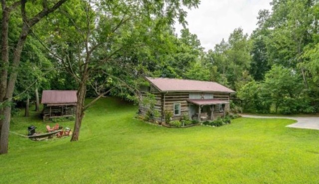 "Timber Lodge", Rustic 4BR Log Cabin + Guesthouse