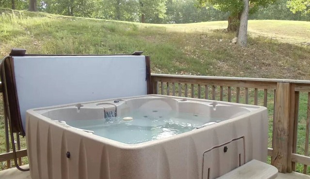Timber Mountain Lodge, Private Hot Tub .1 Mi to Thunder Ridge; 10 min Branson
