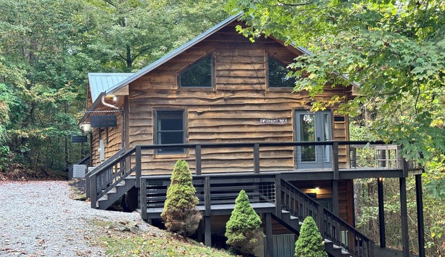 "Timber Nook" Suite at Rustic Retreat Cabin w/amenities