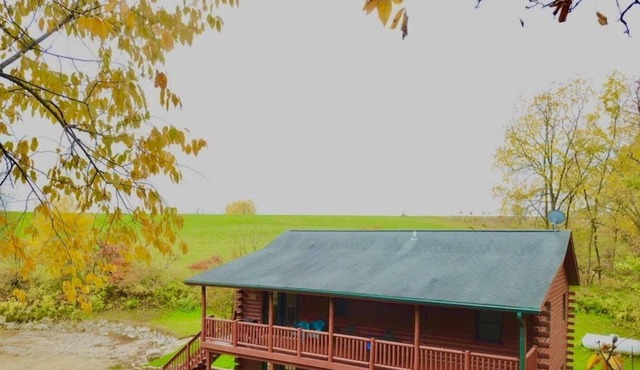 Timber Ridge hideaway with outdoor hot tub & Pool