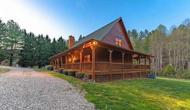 *Timber & Tin* Family Retreat~Creek~Arcade~Hot Tub