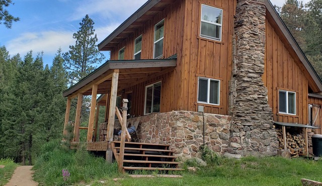 Timber Valley Cabin Off grid secluded hideaway, about an hour from Denver
