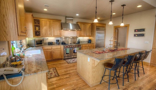 Timber View Lodge 4 Bedroom Home by RedAwning