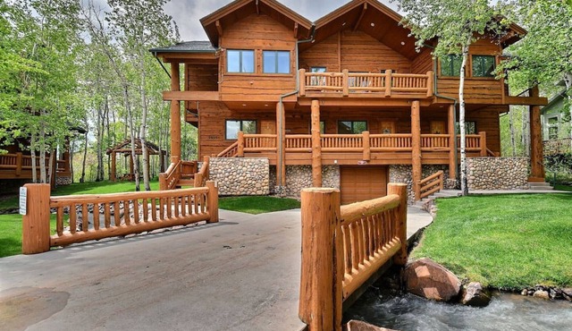 Timber Wolf Luxury - Aspen Haus