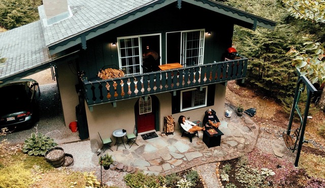 Timberhaus - 2br Alpine Chalet - Fire Pit Story Land