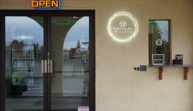 Timberland Inn & Suites