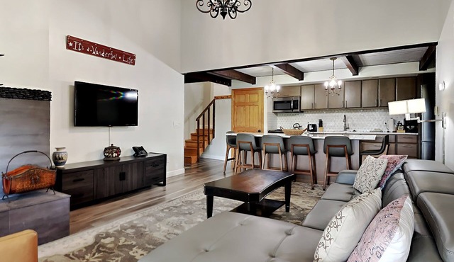 Timberline B3C Deluxe 1-Bedroom + Loft ~Hot Tub~Pool~WiFi~Ski-in/out~