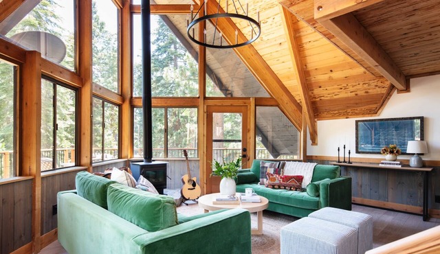Timberline by AvantStay | Stunning Chalet Cabin w/Hot Tub & Home Theater!