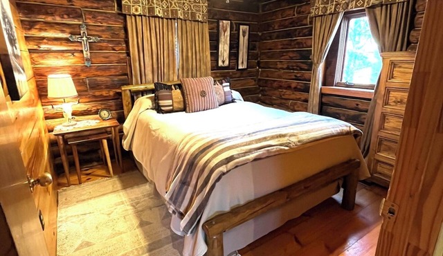 Timberline Cabins - The Huntington Cabin - WiFi, Hot Tub, Fireplace