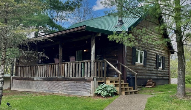 Timberline Cabins - The Wilmington Cabin - Hot tub, WiFi, Pets, Fireplace