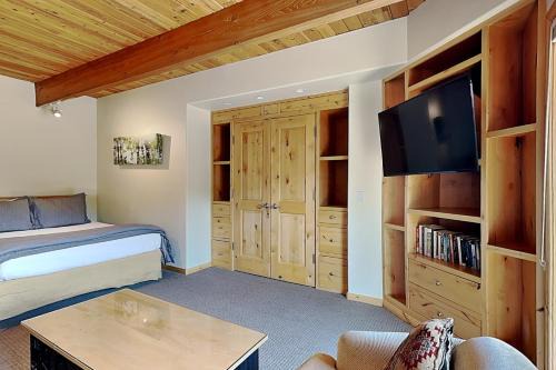 Timberline Condominiums Studio Deluxe Unit 217