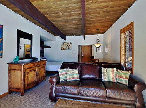 Timberline Condominiums Studio Deluxe Unit 118