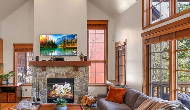 Timberline Lodge @ Tamarack Resort | Modern Ski In/Out | Pet OK | Hot Tub