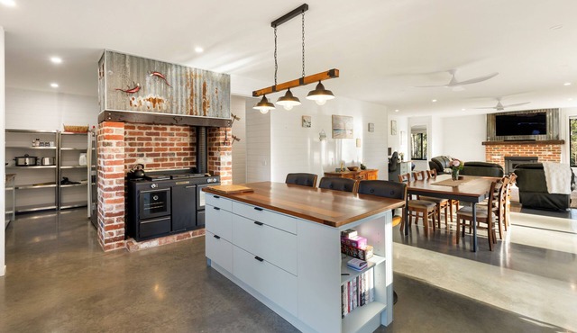 Timberlite - Beautiful Off-Grid Retreat