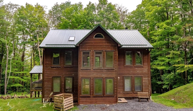 Timberly - 699 Ridge RoadnnTimberly - Private Wooded Lot, Outdoor Hot Tub, Pool Table, Pet Friendly, Lake Access!