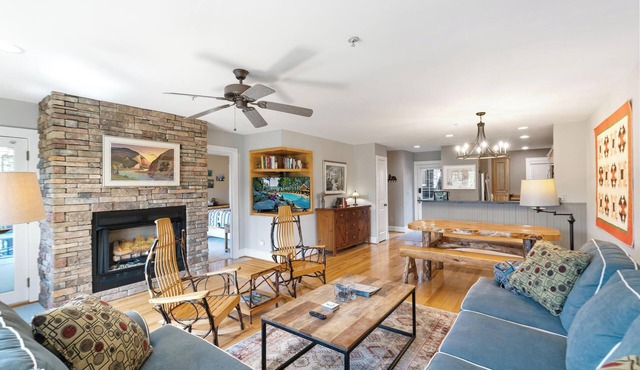 Timbers F-2 -Mtn Condo, Gated Resort, Indoor/Outdoor Pools & Hot Tub, Two Levels