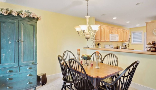 Timbers G-1-Mtn Condo, Gated Resort, Indoor/Outdoor Pools & Hot Tub, Two Levels