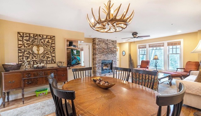 Timbers I-1- Mtn Condo, Gated Resort, Indoor/Outdoor Pools & Hot Tub, Two Levels