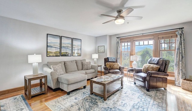 Timbers O-2- Mtn Condo, Gated Resort, Indoor/Outdoor Pools & Hot Tub, Two Levels