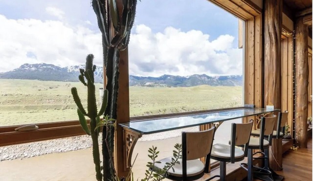 Timberstone, a Luxurious 3-bedroom home perfect for your Yellowstone adventures!