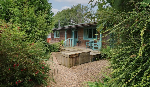 TIMBERTWIG LODGE, pet friendly, with open fire in Pembroke