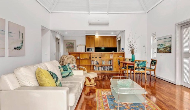 Time and Tide Beach Cottage on the Esplanade