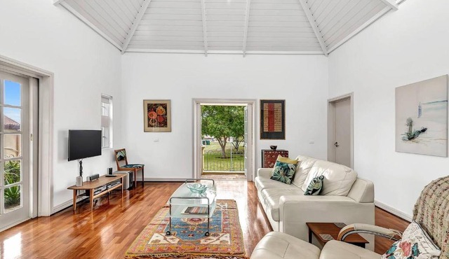 Time and Tide Hideaway - A Spacious Beachside Escape