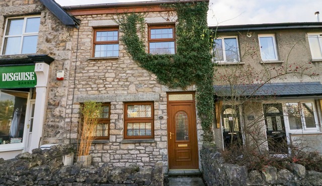 TIME AND TIDE, romantic, character holiday cottage in Arnside