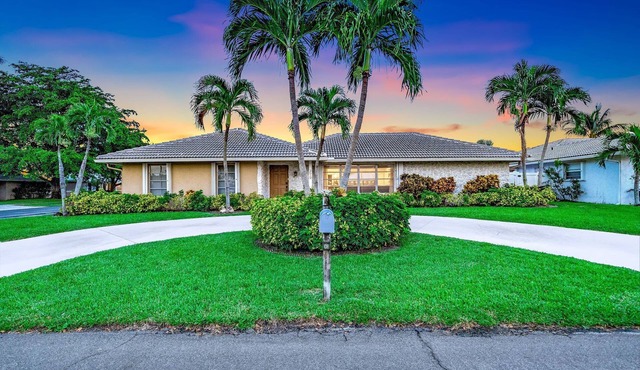 Time for Memories! Tropical Oasis: Golfview Harbor Home (Extended Stays Allowed)