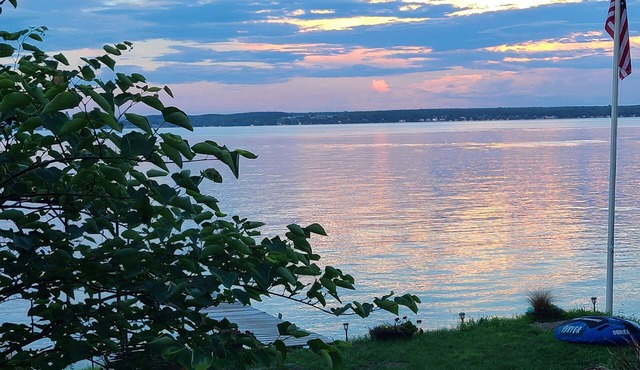 Time Peace on Seneca Lake- Peaceful Lakefront Wine Trail Retreat