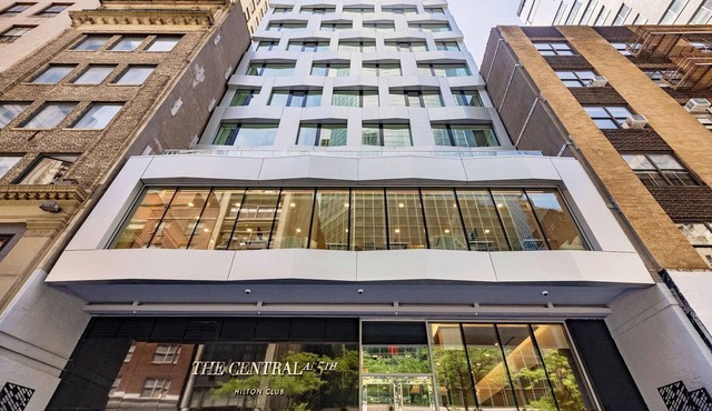 Time Square Hilton Studio Premier available for New Year's Eve in New York City