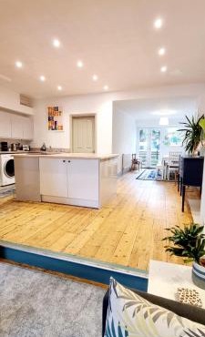 Time & Tide Town House