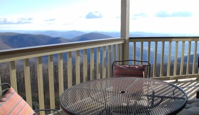 Time to Book for Spring and Summer.Amazing Views and 5-Star Amenities