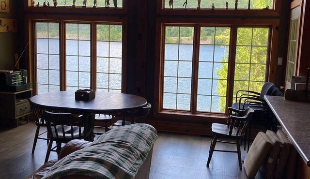 Time to relax! Waterfront, 10 mins to Haliburton.