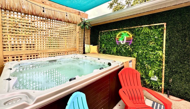 Time Traveler - Hot Tub, firepit, grill, games, and fun!