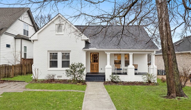 TIMELESS CHARM: TOP-RATED HOME, 6 MINUTES TO DOWNTOWN & BROADWAY