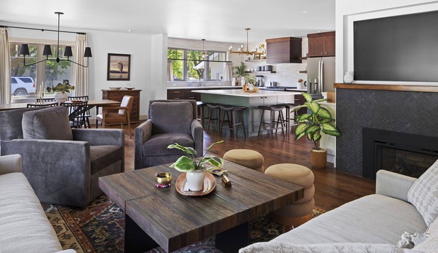 Timeless Comfort: Unwind in Our Remodeled 3 bedroom Retreat