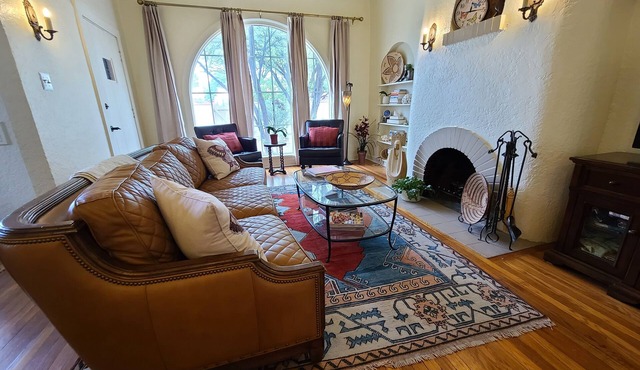 Timeless Elegance ~ 1920's Sam Hughes Casita Mariposa ~ Walk to UA! Parking