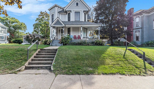 Timeless Memories - Victorian home located in the heart of Ludington