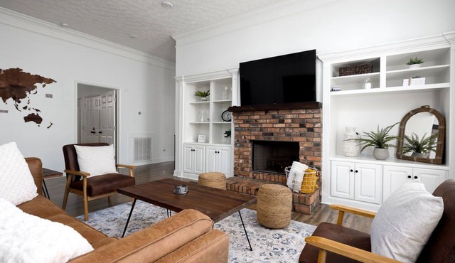 Timeless Midtown Craftsman 2BR, 2BA 15 Mins to Ft Moore